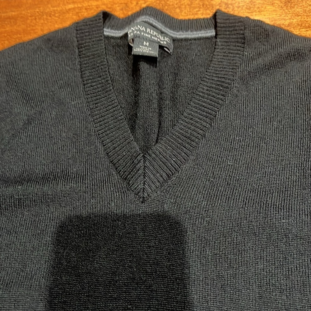 Banana Republic EXTRA FINE Merino Wool V Neck Black Sweater Size M - Picture 4 of 8